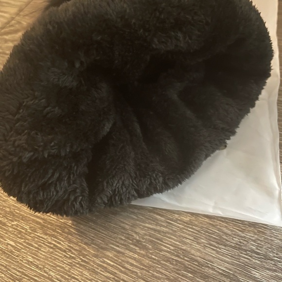 Ugg hat , BLACK - Picture 3 of 3